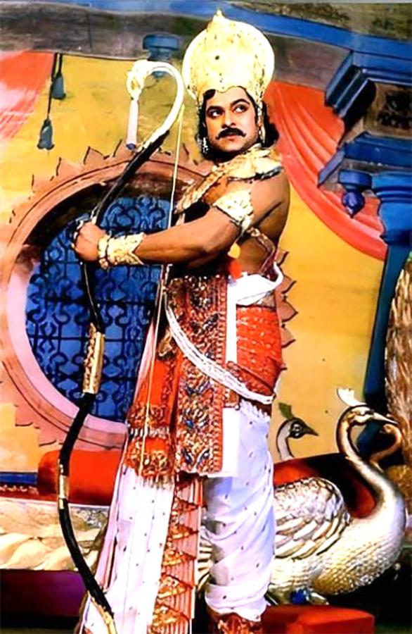 Tollywood_20Megastar_20Chiranjeevi_20Unseen_20and_20Rare_20Images-43.jpg 42