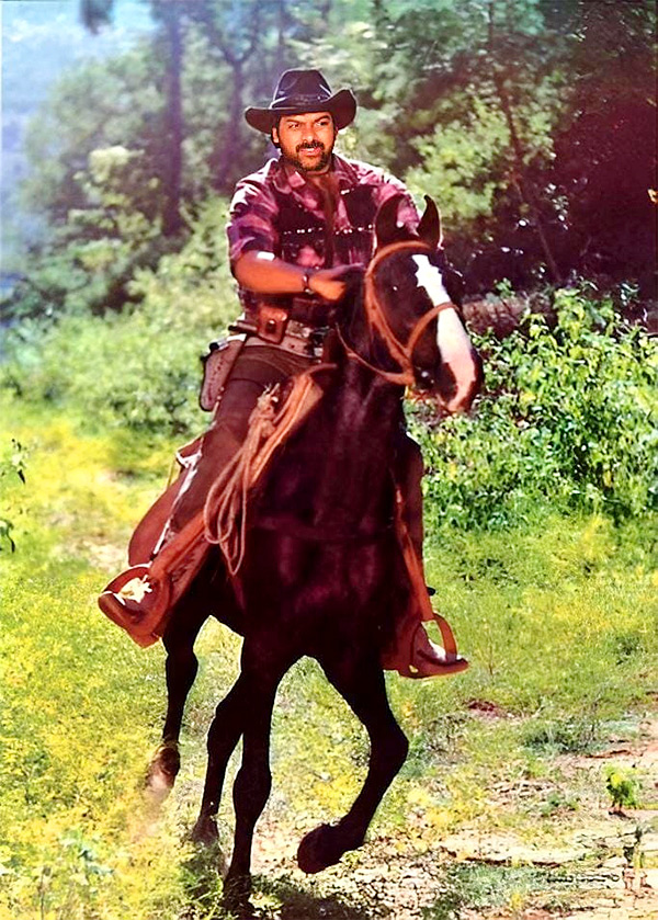 Tollywood_20Megastar_20Chiranjeevi_20Unseen_20and_20Rare_20Images-45.jpg 44
