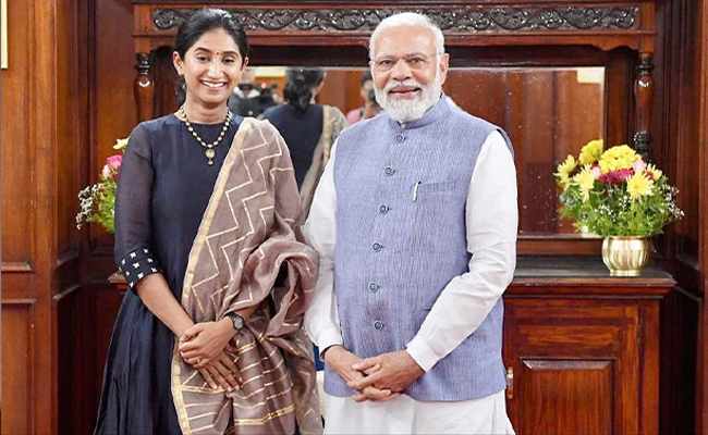 Aiyyo_20Shraddha_20with_20Prime_20Minister_20Narendra_20Modi.jpg