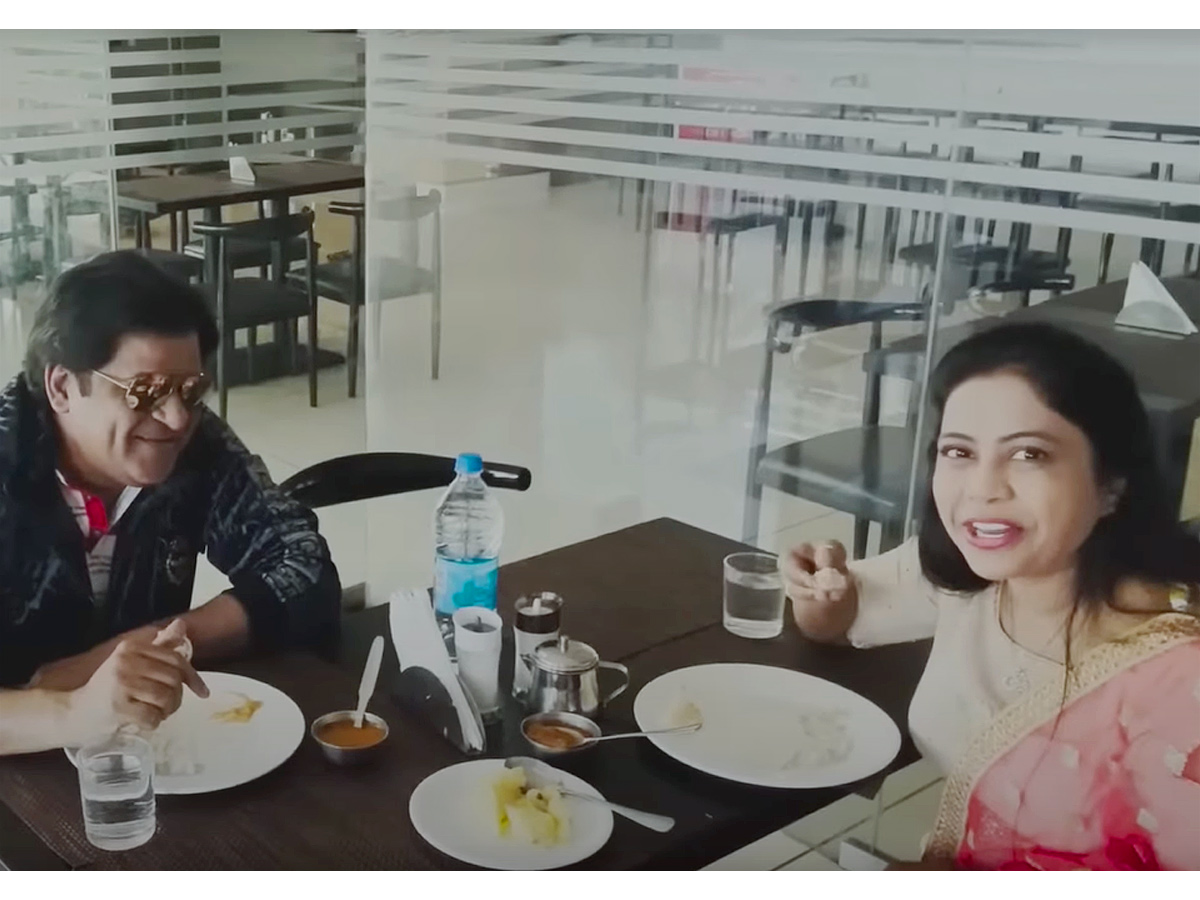Comedian_20Ali_20Enjoying_20With_20Friends_20Photos_3.jpg 4