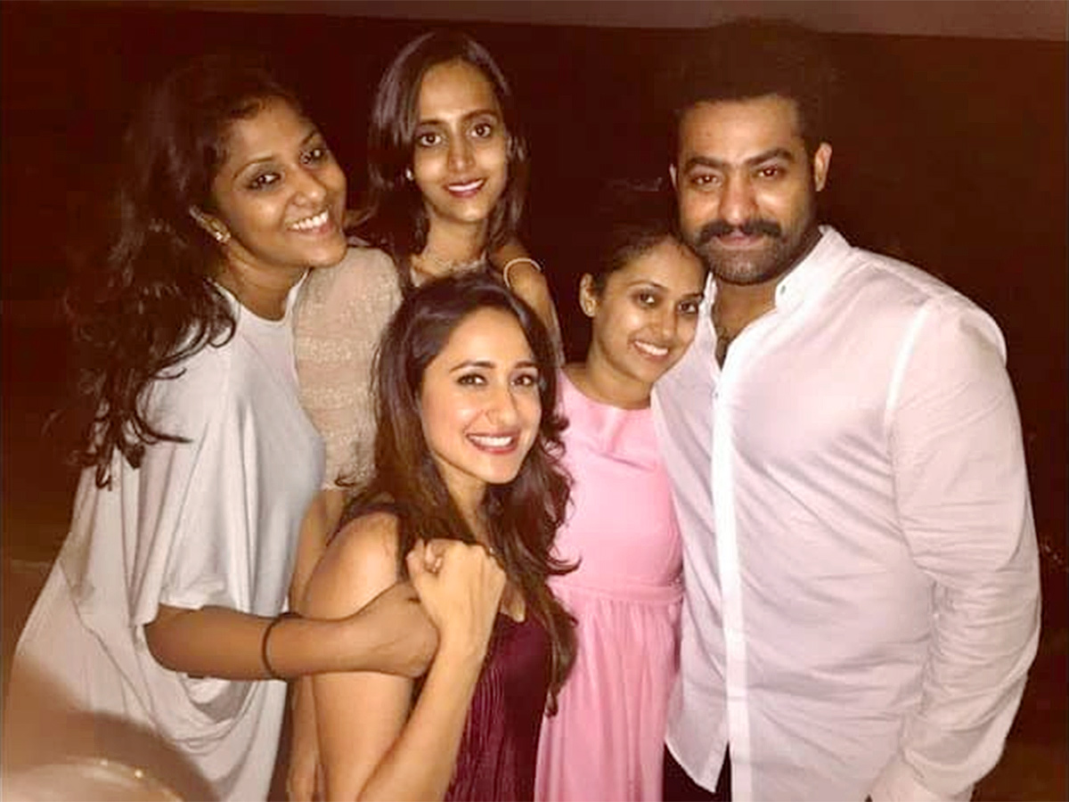 Tollywood_20Young_20Tiger_20and_20RRR_20Movie_20Fame_20Jr_20NTR_20Rare_20and_20Unseen_20Pics-23.jpg 23