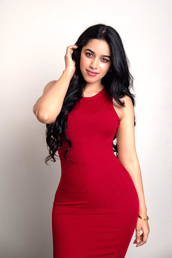 Valentine_27s_20Day_202023_20Actress_20Red_20Dress_20Special_20Photos-8.jpg 8