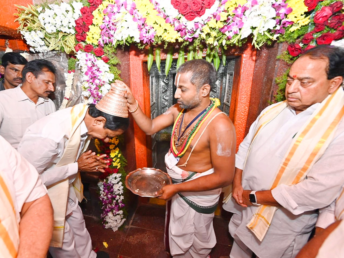 KCR_20Visits_20Kondagattu_20Anjaneyaswamy_20Temple_20Photos-12.jpg 11