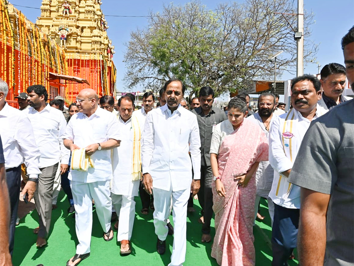 KCR_20Visits_20Kondagattu_20Anjaneyaswamy_20Temple_20Photos-14.jpg 13