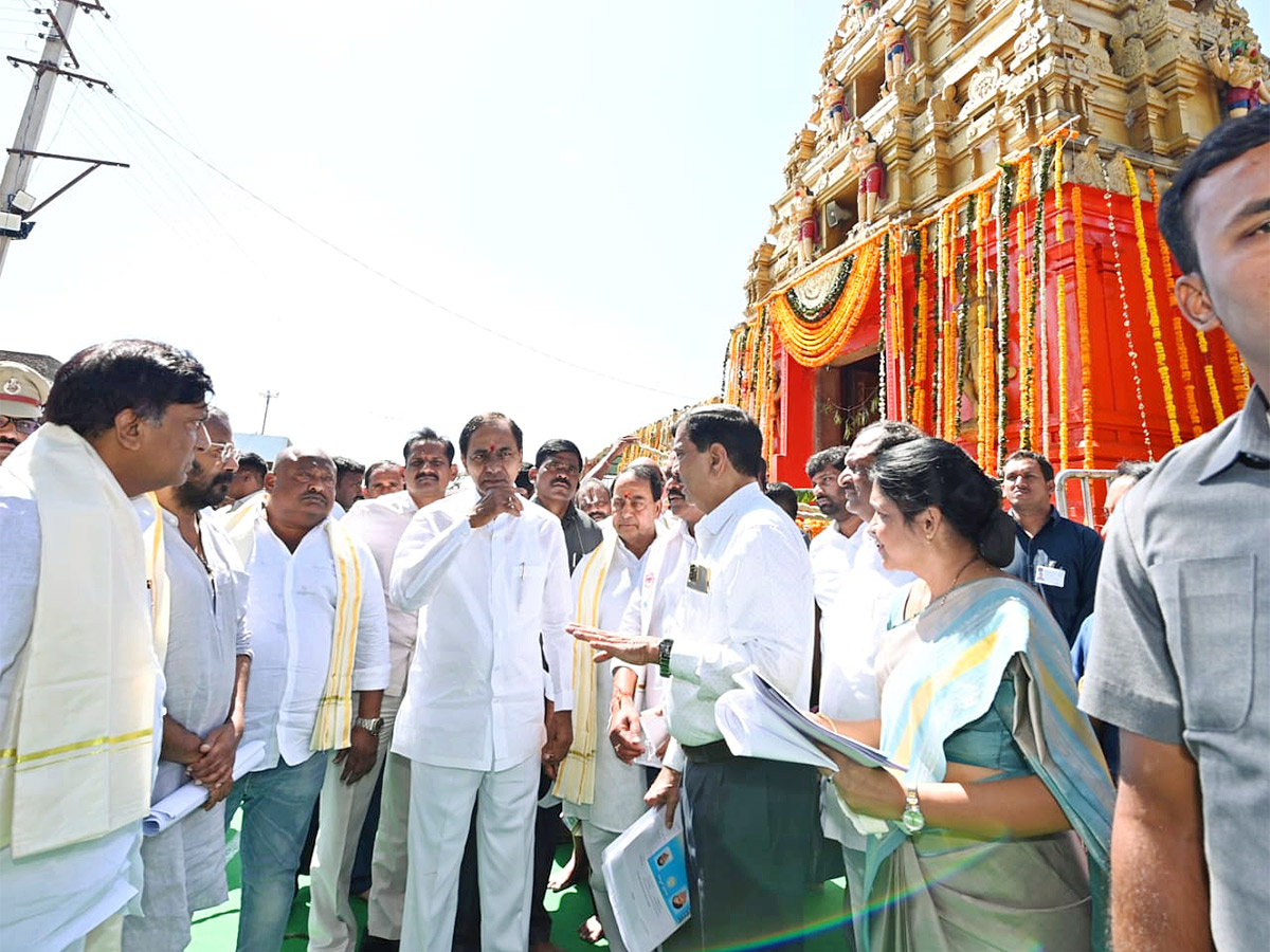 KCR_20Visits_20Kondagattu_20Anjaneyaswamy_20Temple_20Photos-18.jpg 17