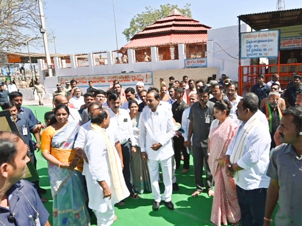 KCR_20Visits_20Kondagattu_20Anjaneyaswamy_20Temple_20Photos-23.jpg 22