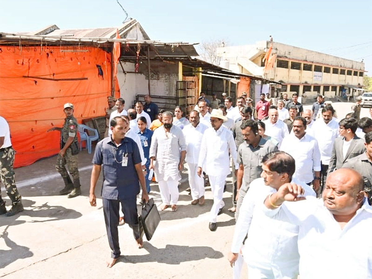 KCR_20Visits_20Kondagattu_20Anjaneyaswamy_20Temple_20Photos-27.jpg 25