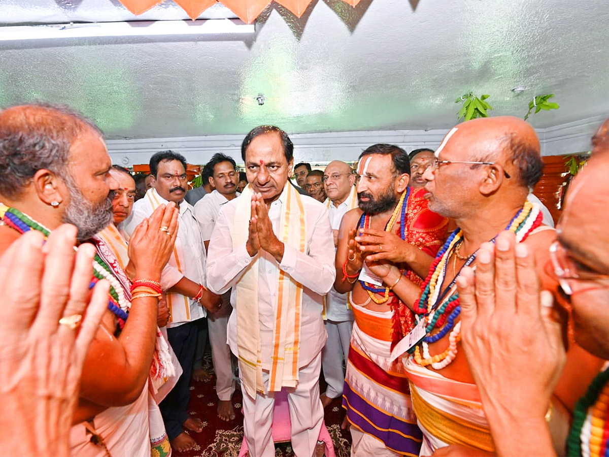 KCR_20Visits_20Kondagattu_20Anjaneyaswamy_20Temple_20Photos-3.jpg 3