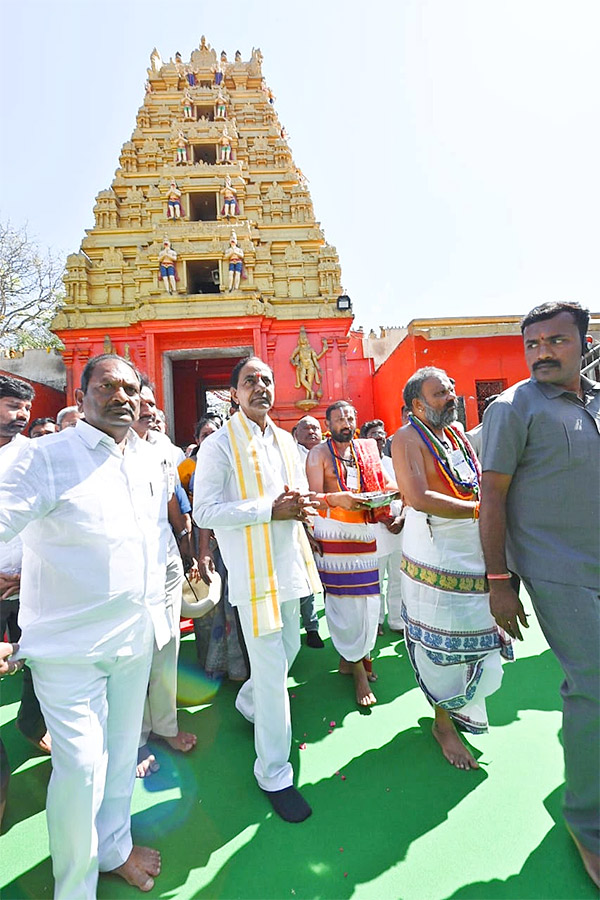 KCR_20Visits_20Kondagattu_20Anjaneyaswamy_20Temple_20Photos-32.jpg 30