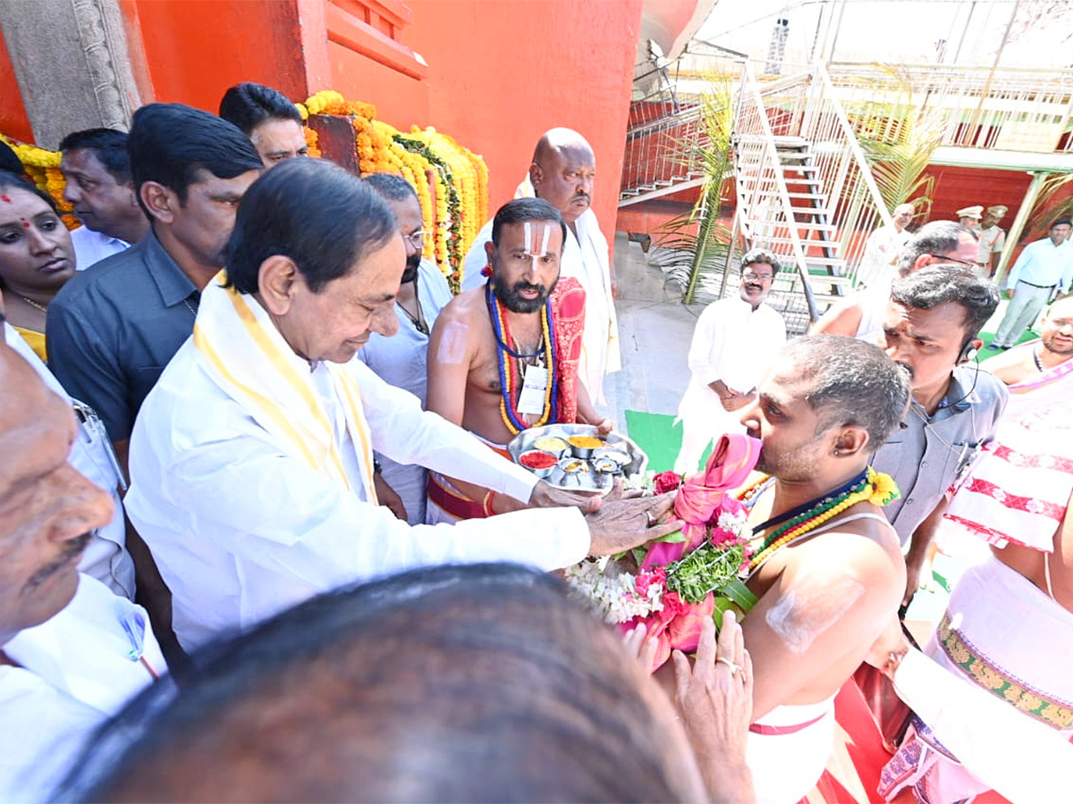 KCR_20Visits_20Kondagattu_20Anjaneyaswamy_20Temple_20Photos-6.jpg 6