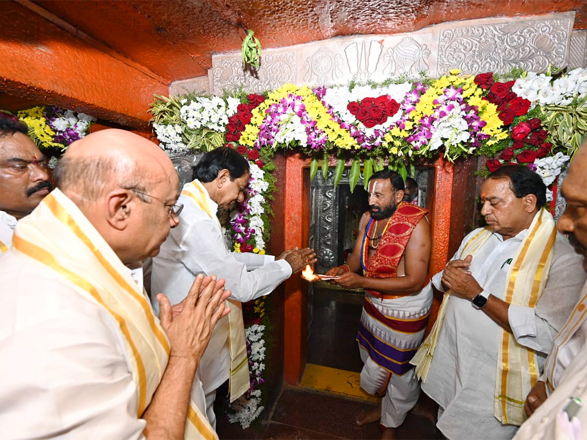 KCR_20Visits_20Kondagattu_20Anjaneyaswamy_20Temple_20Photos-7.jpg 7