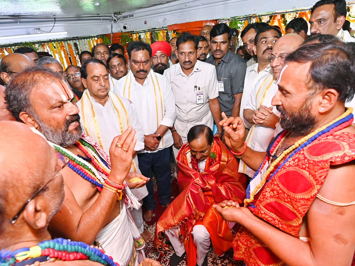 KCR_20Visits_20Kondagattu_20Anjaneyaswamy_20Temple_20Photos-8.jpg 8