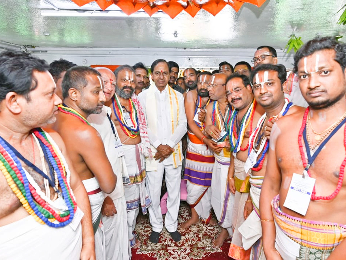 KCR_20Visits_20Kondagattu_20Anjaneyaswamy_20Temple_20Photos-9.jpg 9