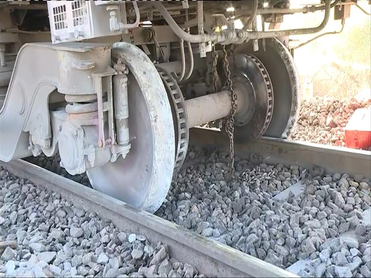 Nlg-Train-Accident-repair-v.jpg 16