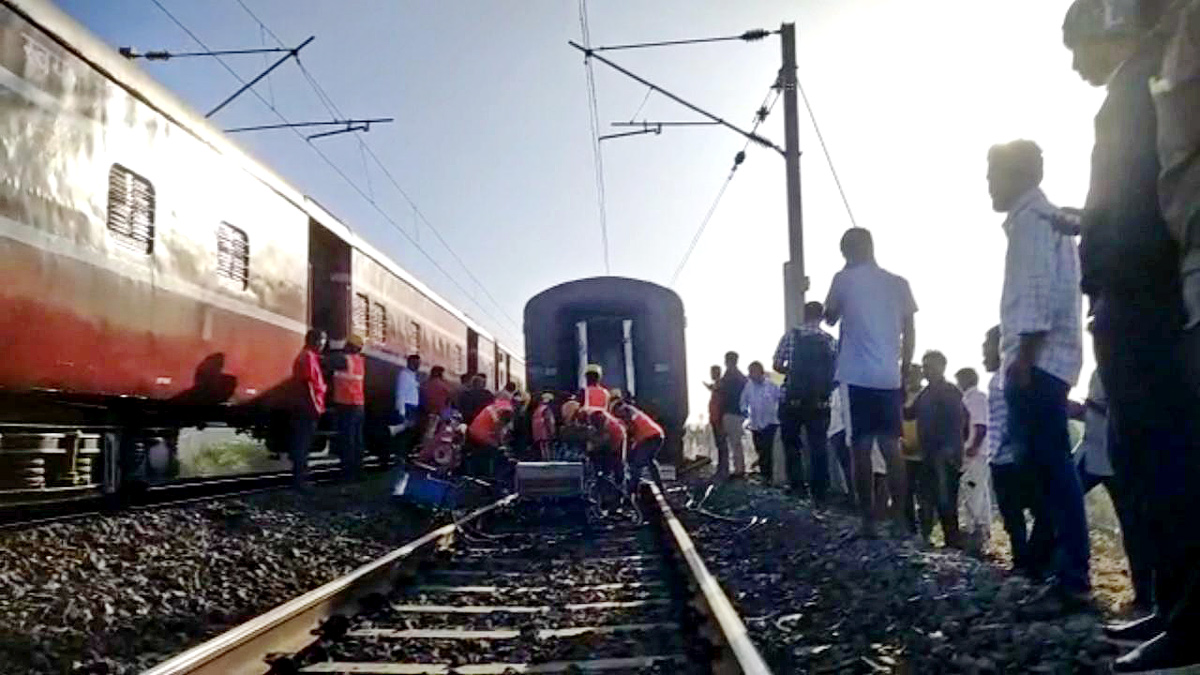 Nlg-Train-Accidnet-repair-1.jpg 17