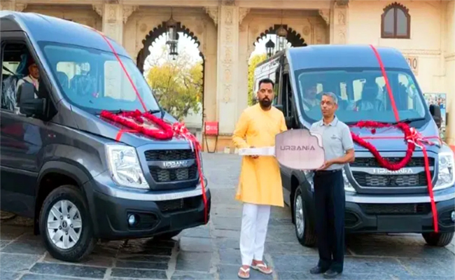 udaipur_20prince_20luxury_20force_20van.jpg