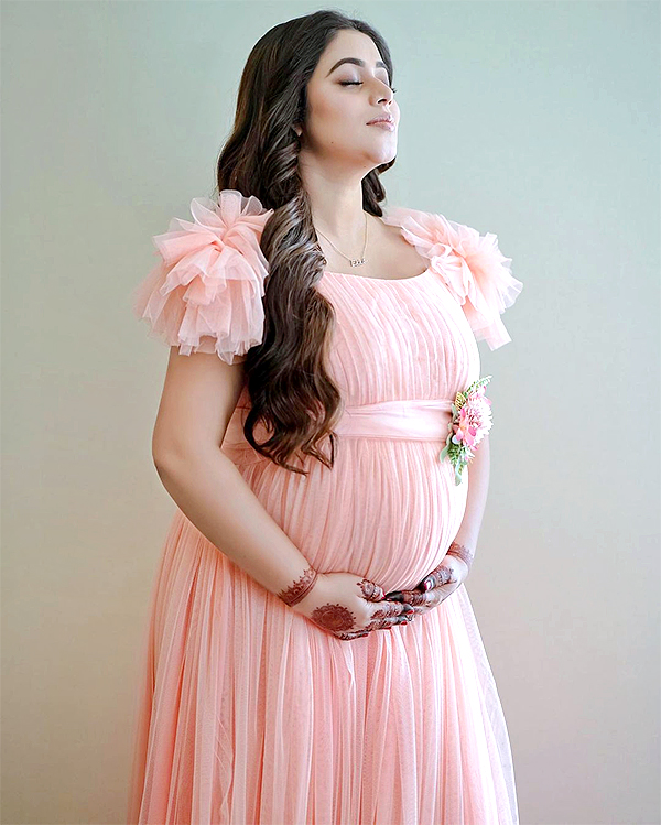 Actress_20Poorna_20Baby_20Bump_20Photoshoot-10.jpg 10
