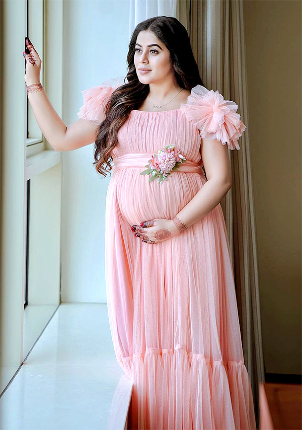 Actress_20Poorna_20Baby_20Bump_20Photoshoot-4.jpg 4