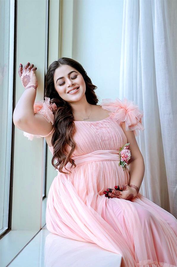 Actress_20Poorna_20Baby_20Bump_20Photoshoot-6.jpg 6