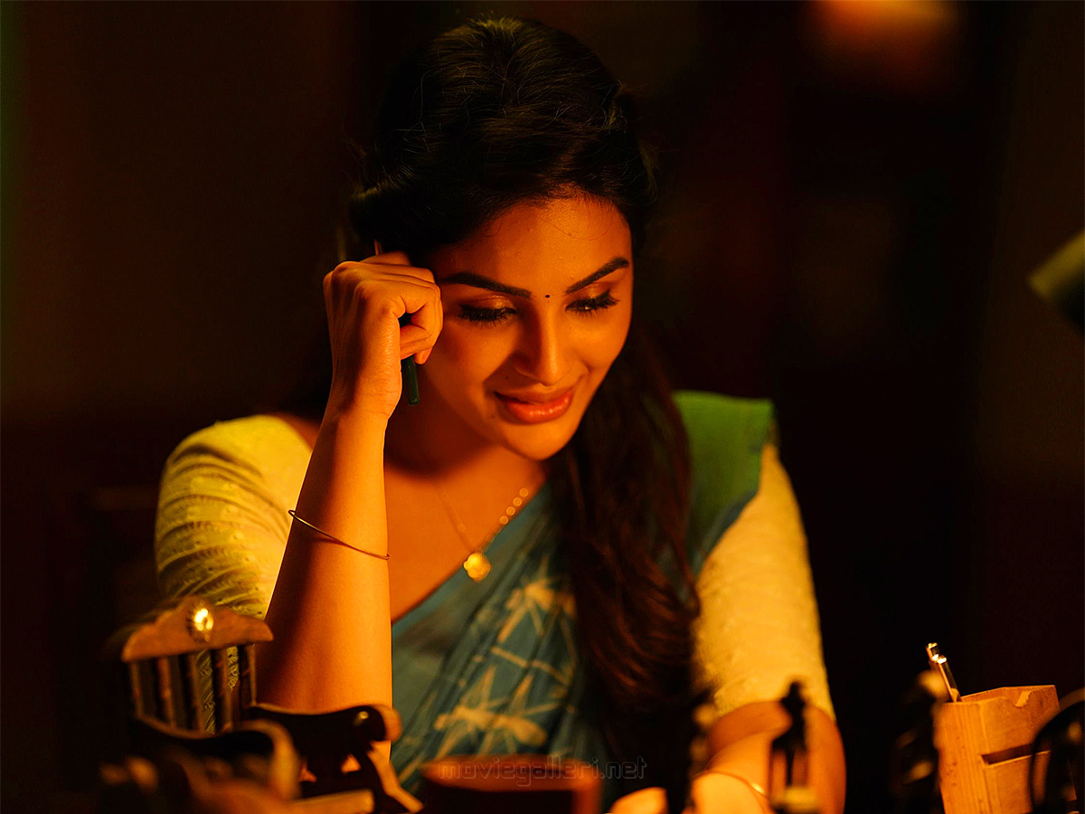 Dhanush_20in_20Sir_20Movie_20HD_20Pics-14.jpg 14