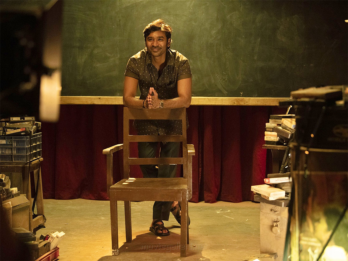 Dhanush_20in_20Sir_20Movie_20HD_20Pics-5.jpg 5