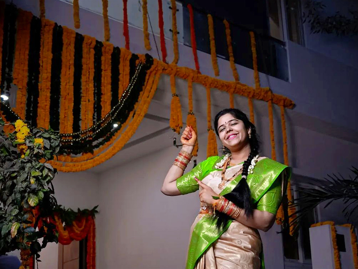 Singer_20Lipsika_20House_20Warming_20function_20Photos_7.jpg 8