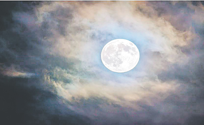 MOON.jpg