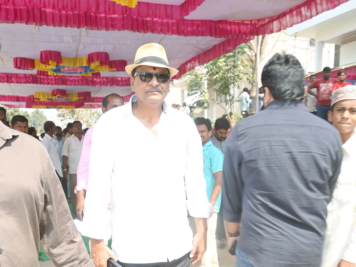 Stars_20politicians_20pay_20last_20respects_20to_20Taraka_20Ratna_20Photos_1.jpg 3