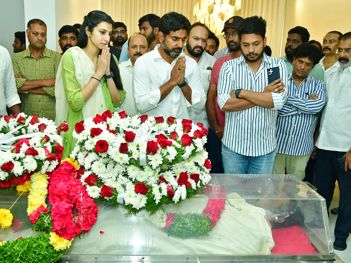 Stars_20politicians_20pay_20last_20respects_20to_20Taraka_20Ratna_20Photos_33.jpg 33