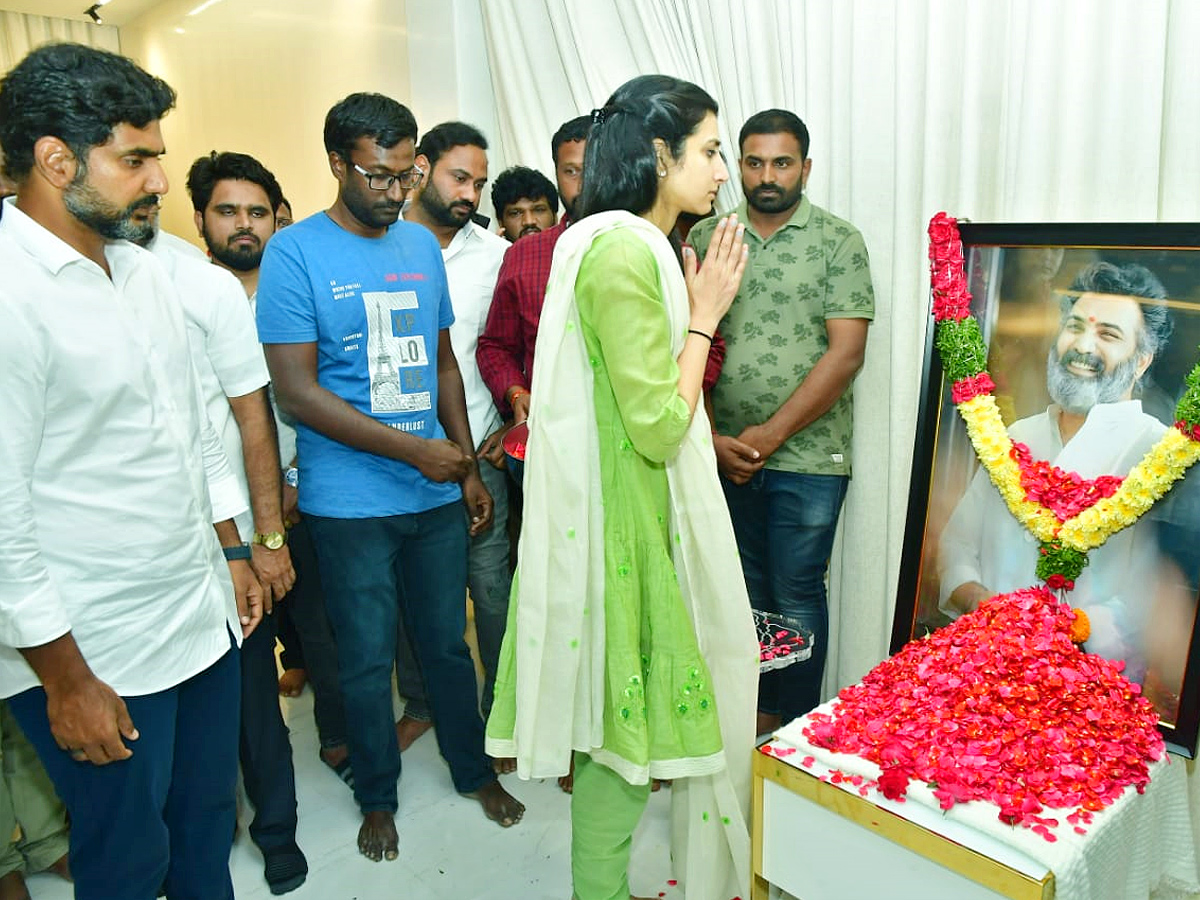 Stars_20politicians_20pay_20last_20respects_20to_20Taraka_20Ratna_20Photos_35.jpg 35