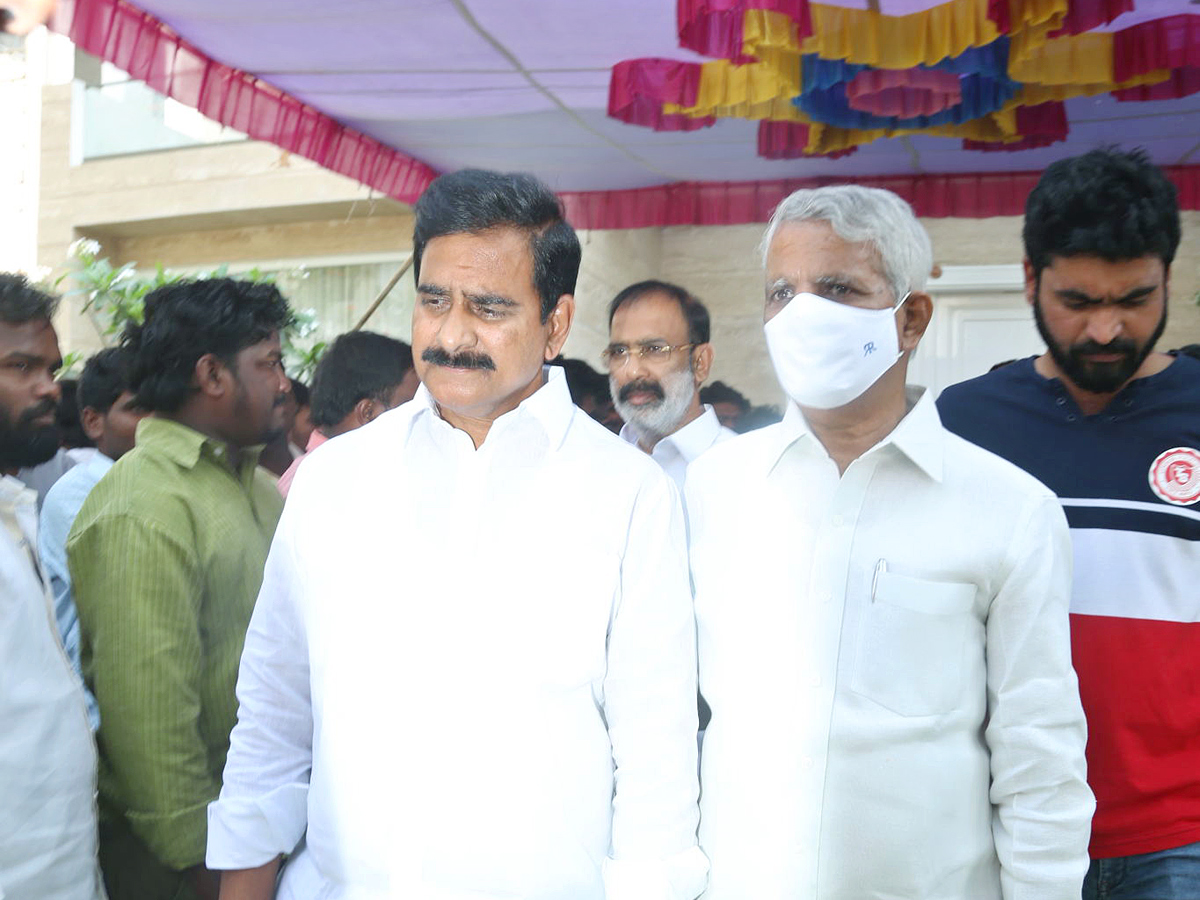 Stars_20politicians_20pay_20last_20respects_20to_20Taraka_20Ratna_20Photos_5.jpg 21