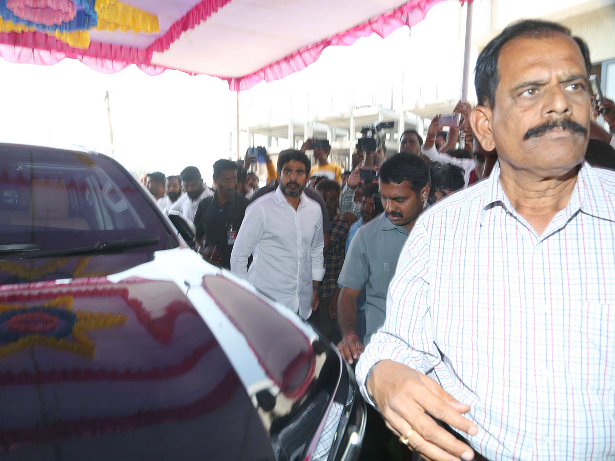 Stars_20politicians_20pay_20last_20respects_20to_20Taraka_20Ratna_20Photos_6.jpg 4