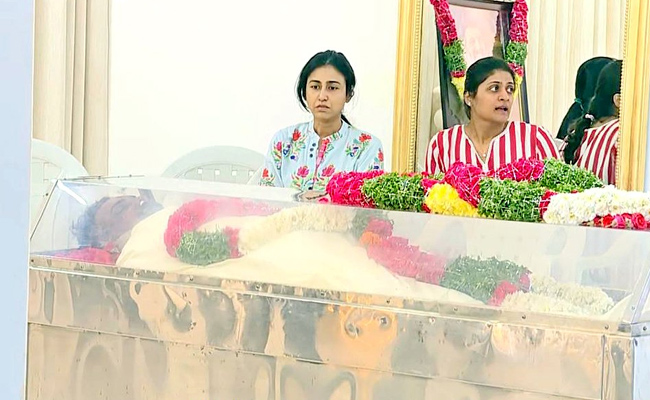 Tarak-wife.jpg