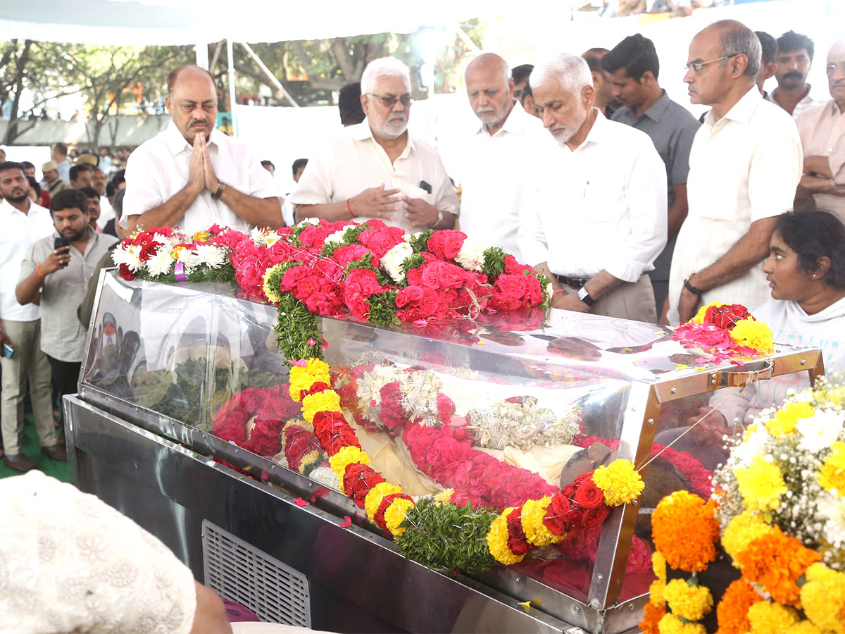 Family_20Members_20Final_20Respect_20to_20Nandamuri_20TarakaRathna_20FilmChamber-58.jpg 49