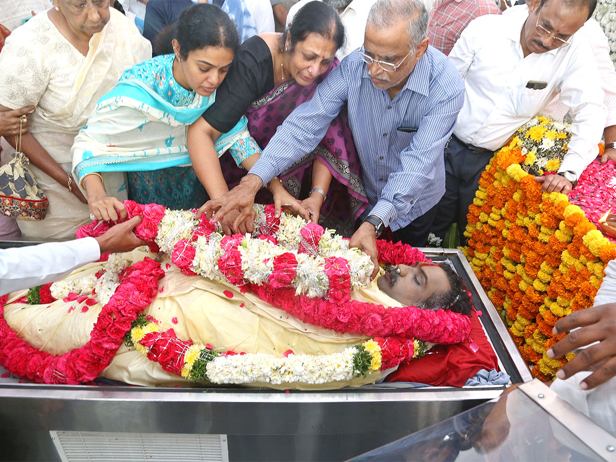 Family_20Members_20Final_20Respect_20to_20Nandamuri_20TarakaRathna_20FilmChamber-76.jpg 67
