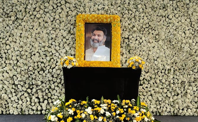 RIPTarakaRatna.jpg