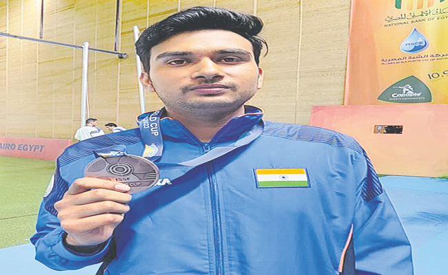 VARUN-TOMAR-BRONZE1.jpg