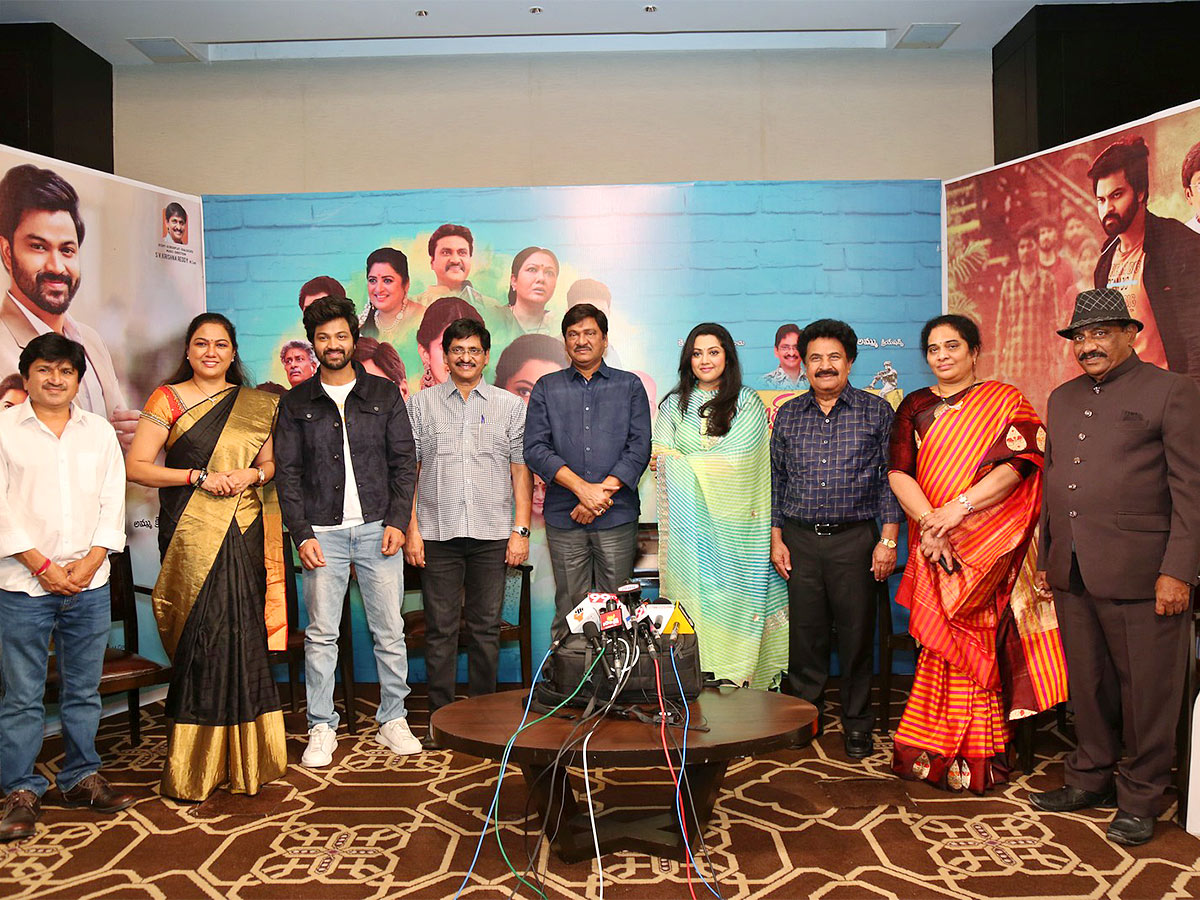 Organic_20Mama_20Hybrid_20Alludu_20Movie_20Press_20Meet_20Pics-18.jpg 18