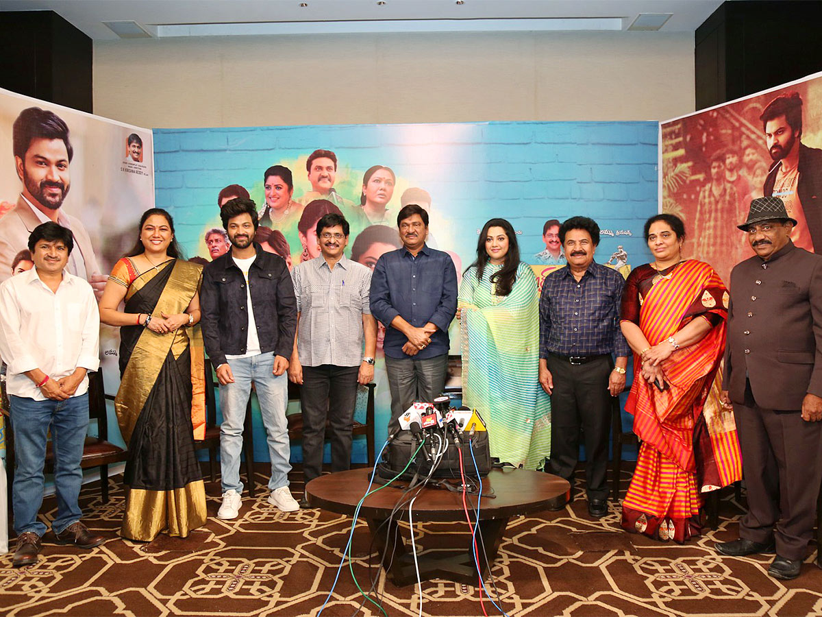 Organic_20Mama_20Hybrid_20Alludu_20Movie_20Press_20Meet_20Pics-19.jpg 19