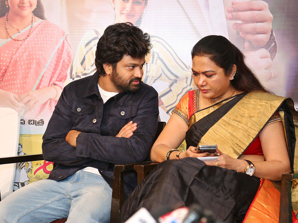 Organic_20Mama_20Hybrid_20Alludu_20Movie_20Press_20Meet_20Pics-21.jpg 21