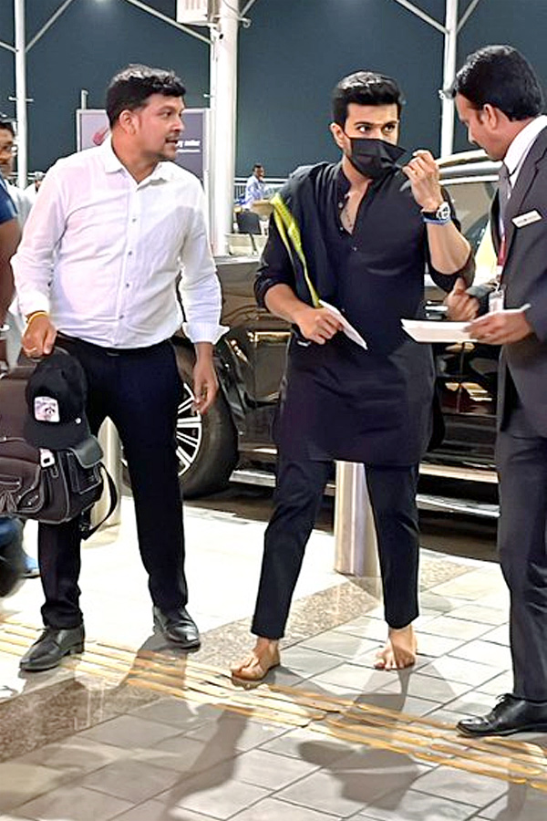 Ram_20Charan_20gets_20clicked_20at_20airport_20as_20he_20jets_20off_20to_20attend_20Oscars_202023_20Photos_4.jpg 5