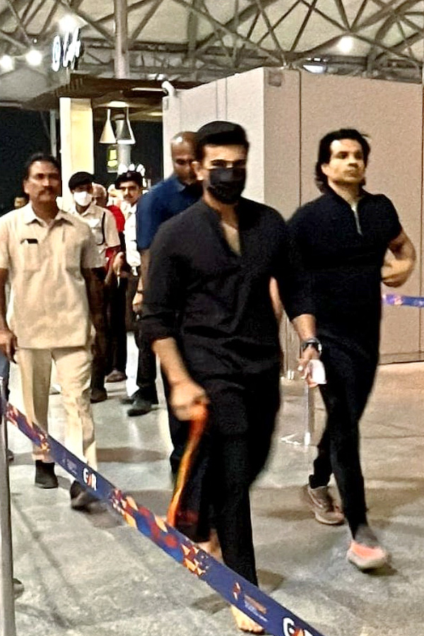 Ram_20Charan_20gets_20clicked_20at_20airport_20as_20he_20jets_20off_20to_20attend_20Oscars_202023_20Photos_7.jpg 8