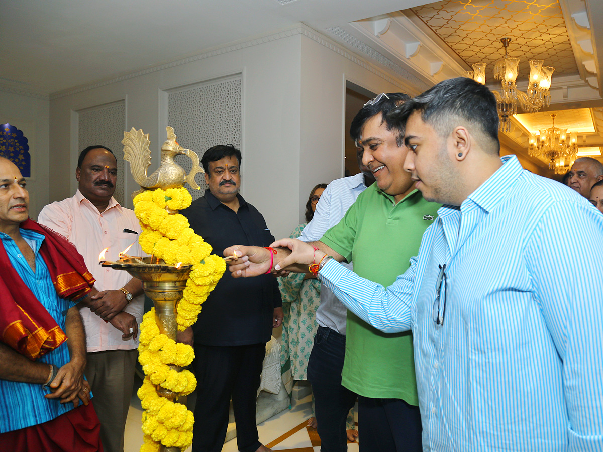 Asian_20Namrata_20shirodkar_20palace_20Heights_20Restaurant_20Grand_20opening_20Photos_3.jpg 4
