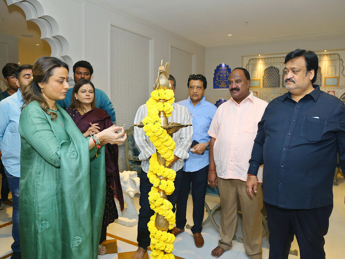 Asian_20Namrata_20shirodkar_20palace_20Heights_20Restaurant_20Grand_20opening_20Photos_4.jpg 1