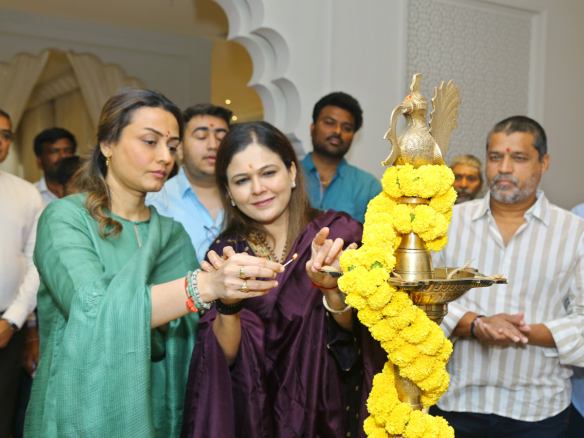 Asian_20Namrata_20shirodkar_20palace_20Heights_20Restaurant_20Grand_20opening_20Photos_5.jpg 5