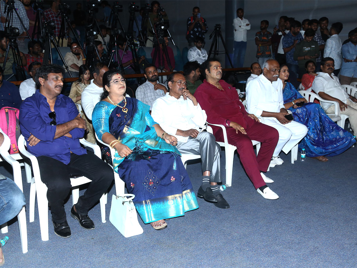 Nevvekavali_20Amma_20Song_20Launch_20Event_20Photos-14.jpg 14