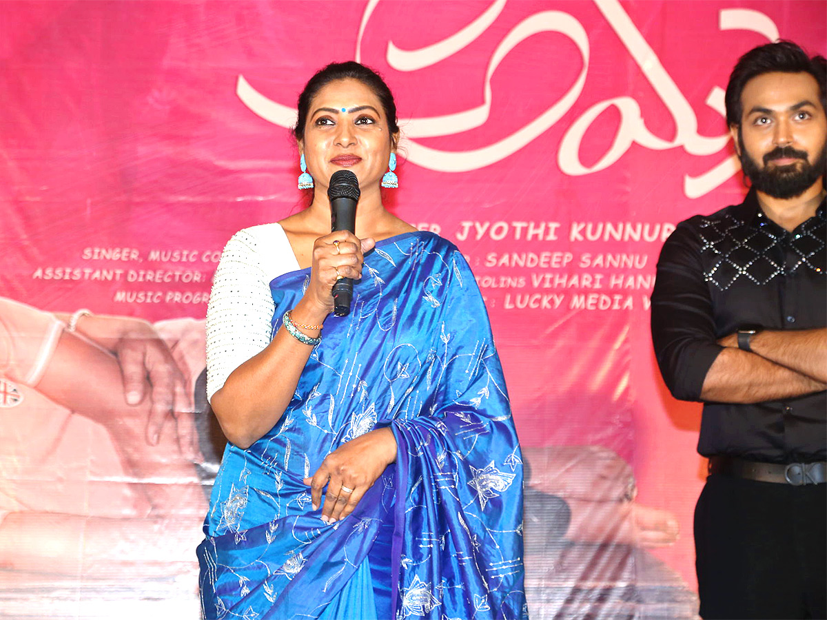 Nevvekavali_20Amma_20Song_20Launch_20Event_20Photos-17.jpg 17