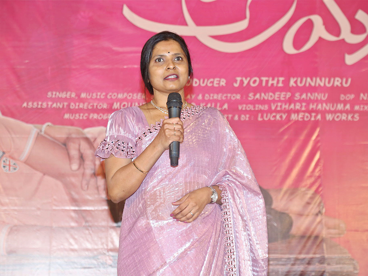 Nevvekavali_20Amma_20Song_20Launch_20Event_20Photos-22.jpg 22