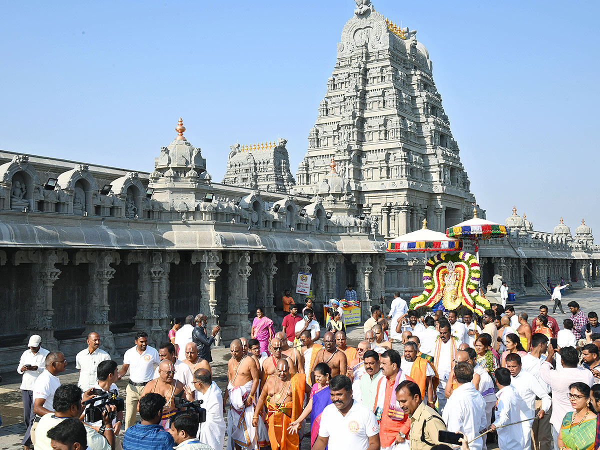 Yadadri_20Brahmotsavams_202023_20Photos-1.jpg 1
