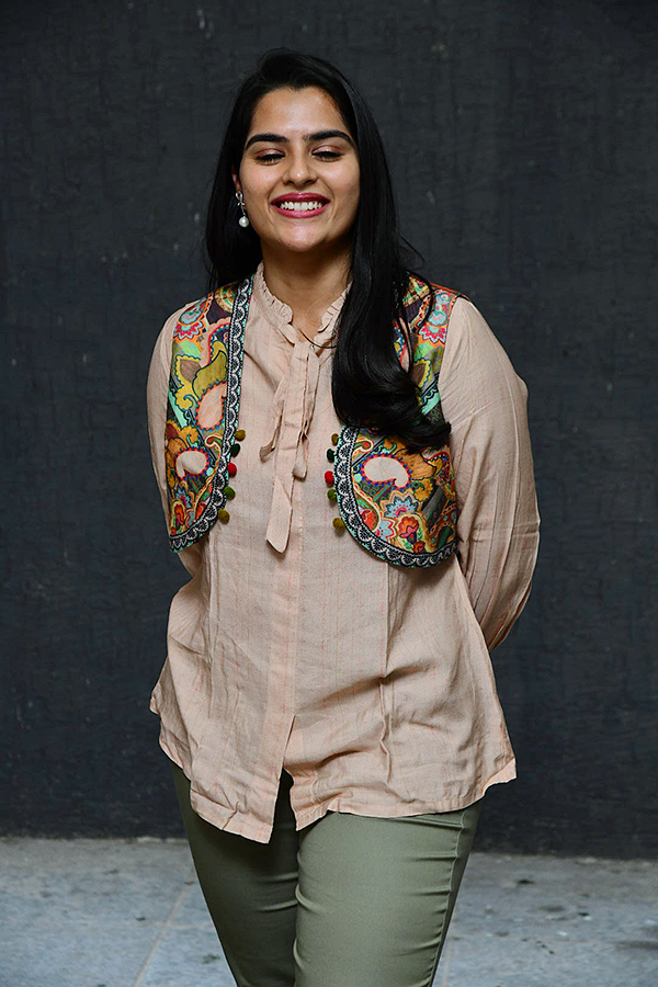 Actress_20Kavya_20Kalyanram_20Photos_15.jpg 14